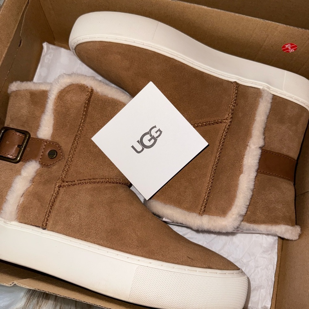 UGG Aika boots